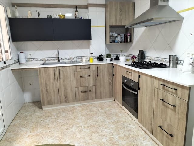 3 soveværelse Byhus til salg i Cox med garage - € 220.000 (Ref: 9115000)