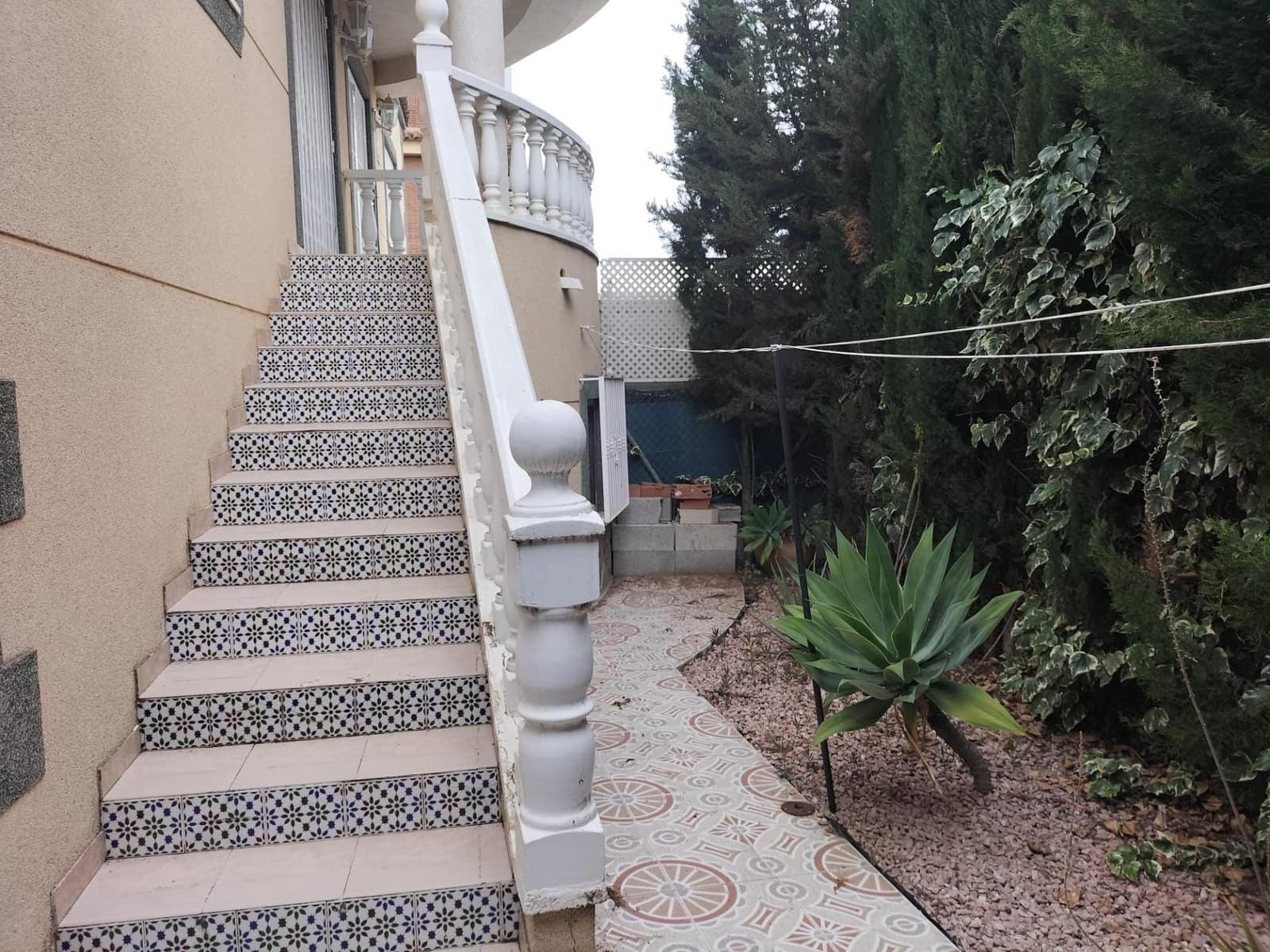 4 bedroom Villa for sale in Benferri with garage - € 190,000 (Ref: 9187023)