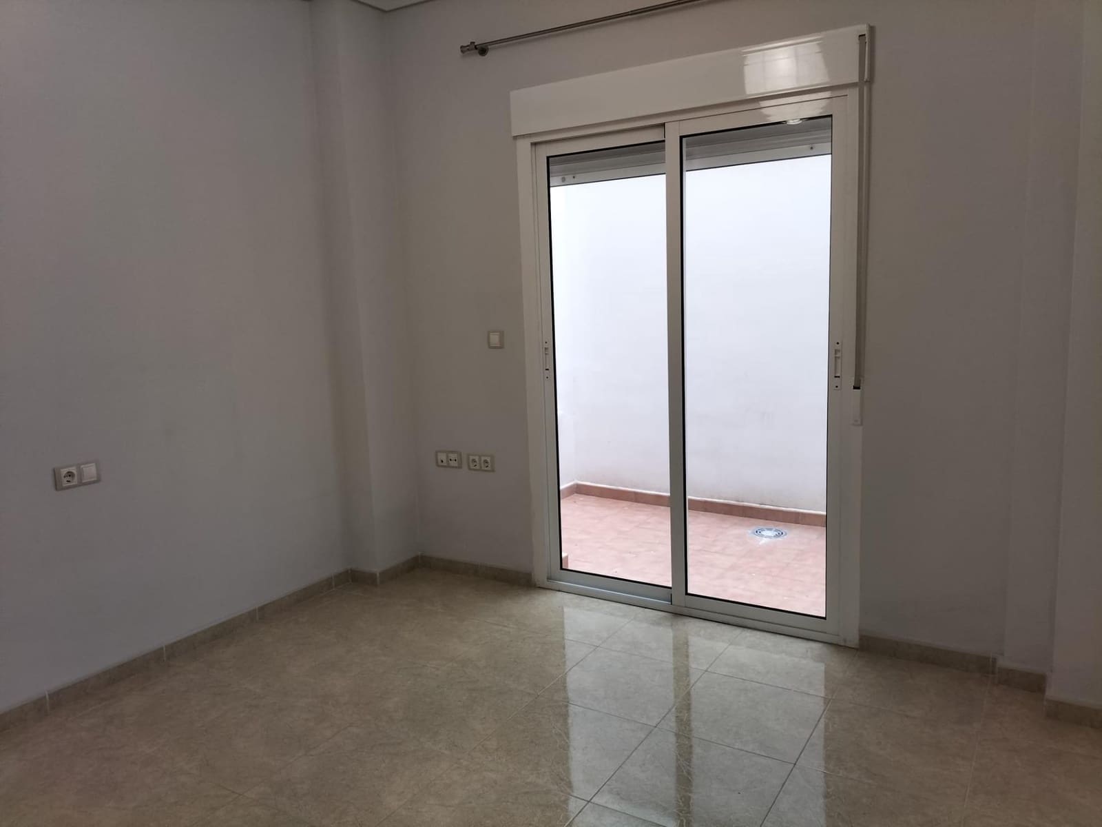 3 bedroom Flat for sale in Cox with garage - € 125,000 (Ref: 9308590)