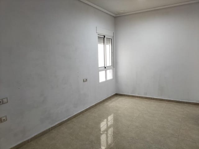 3 bedroom Flat for sale in Cox with garage - € 125,000 (Ref: 9308590)