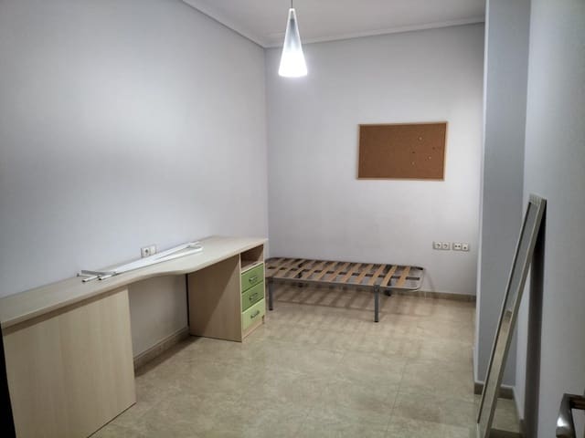 3 bedroom Flat for sale in Cox with garage - € 125,000 (Ref: 9308590)