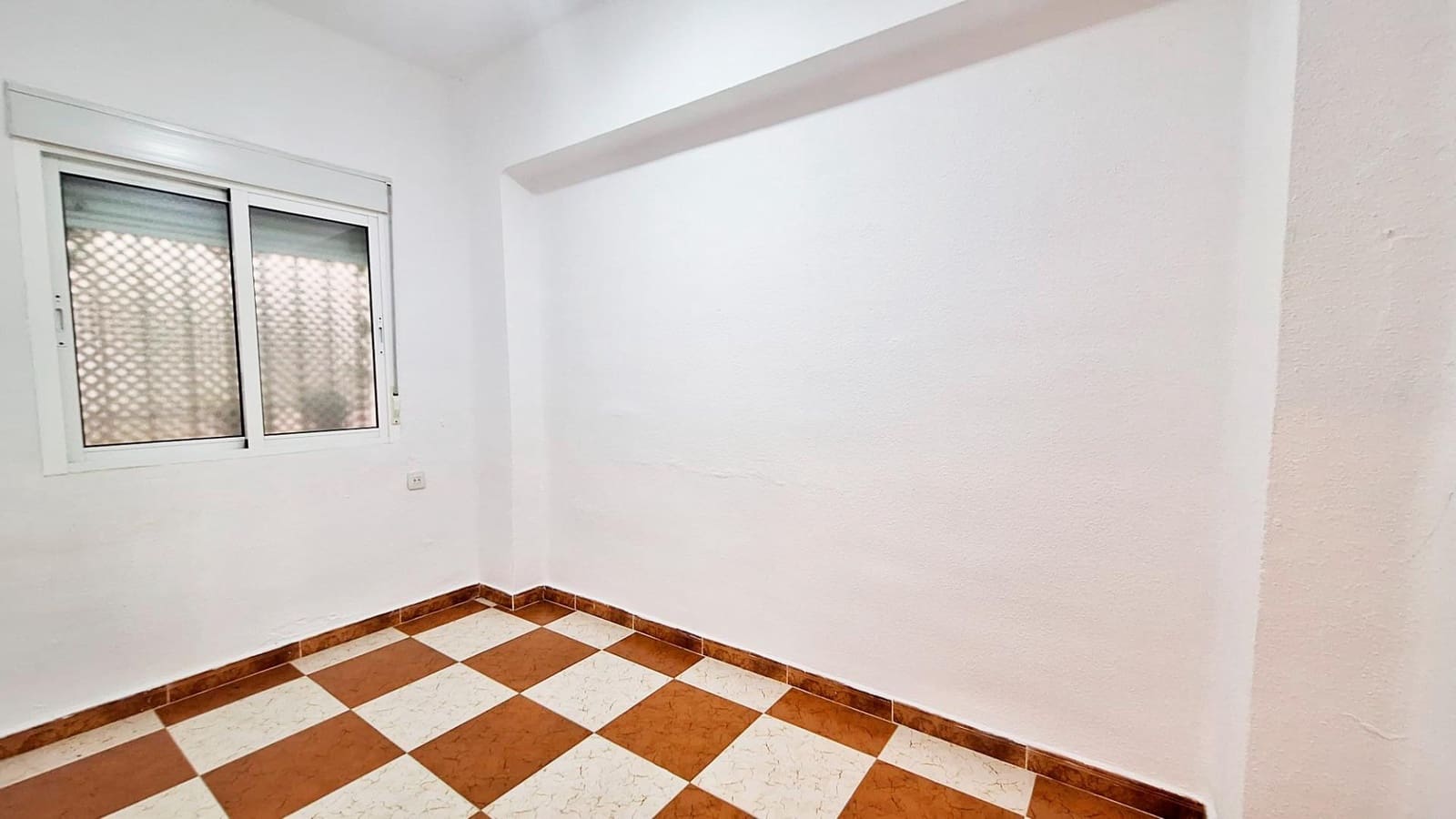 2 bedroom Flat for sale in Cordoba city with garage - € 119,900 (Ref: 9809125)