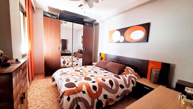 3 soveværelse Lejlighed til salg i Córdoba by - € 119.000 (Ref: 9809127)
