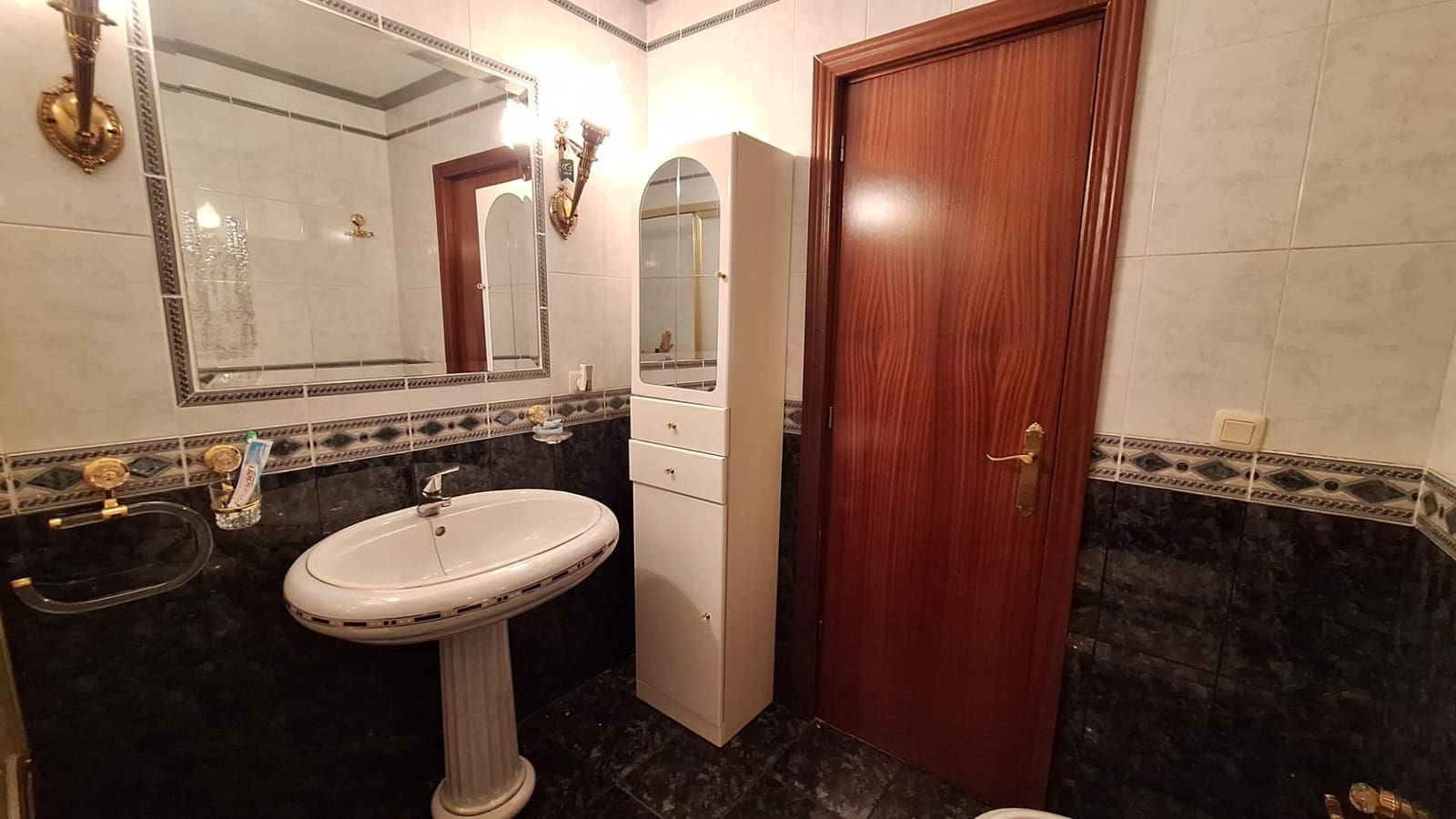 Casa de 3 habitaciones en Almodóvar del Río en venta con garaje - 124.900 € (Ref: 9809130)