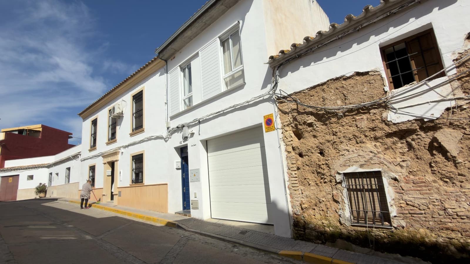 2 bedroom Townhouse for sale in Almodovar del Rio with pool garage - € 229,500 (Ref: 9809138)