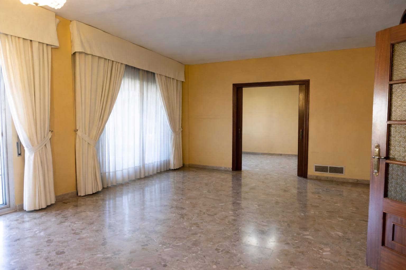 4 quarto Apartamento para venda em Cordova cidade com garagem - 429 000 € (Ref: 9809144)