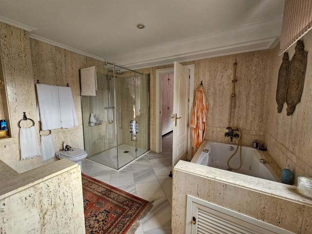 8 soverom Villa til salgs i Córdoba by med svømmebasseng - € 790 000 (Ref: 9814874)