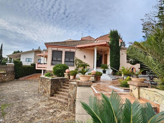 8 soverom Villa til salgs i Córdoba by med svømmebasseng - € 790 000 (Ref: 9814874)