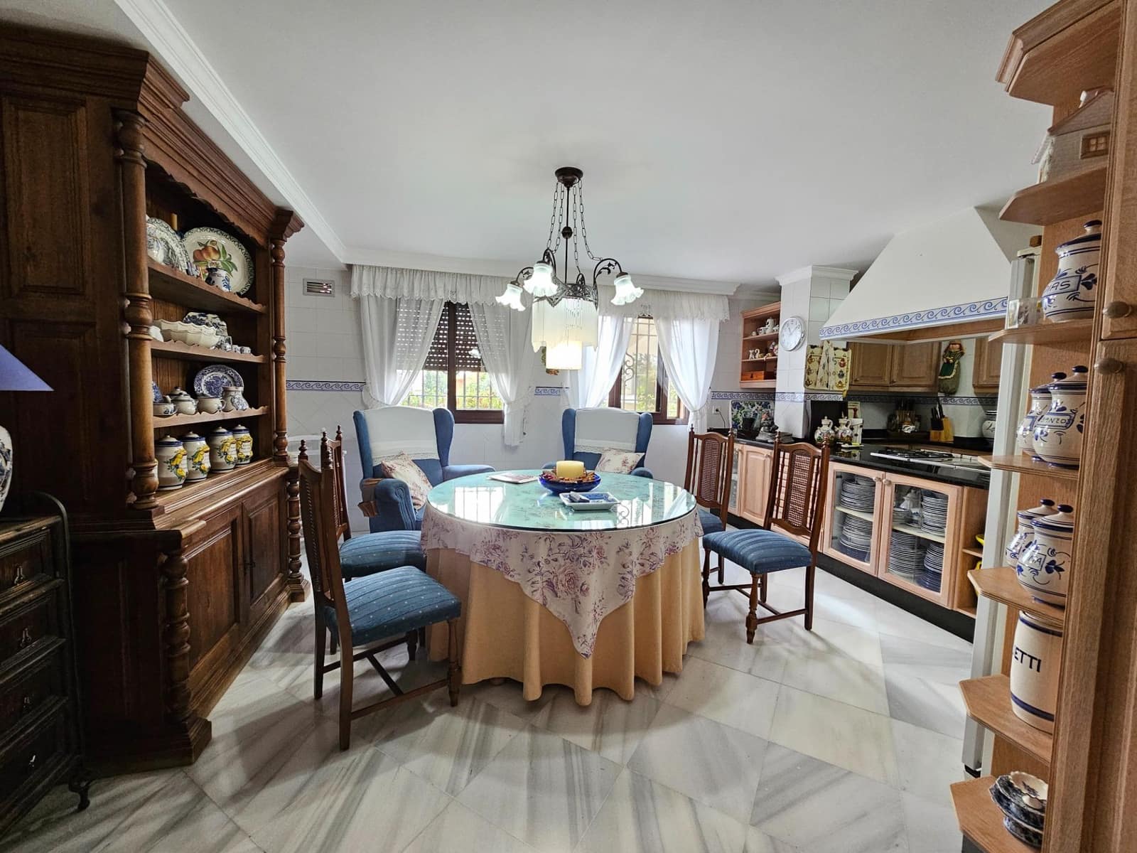 Chalet de 8 habitaciones en Córdoba ciudad en venta con piscina - 790.000 € (Ref: 9814874)