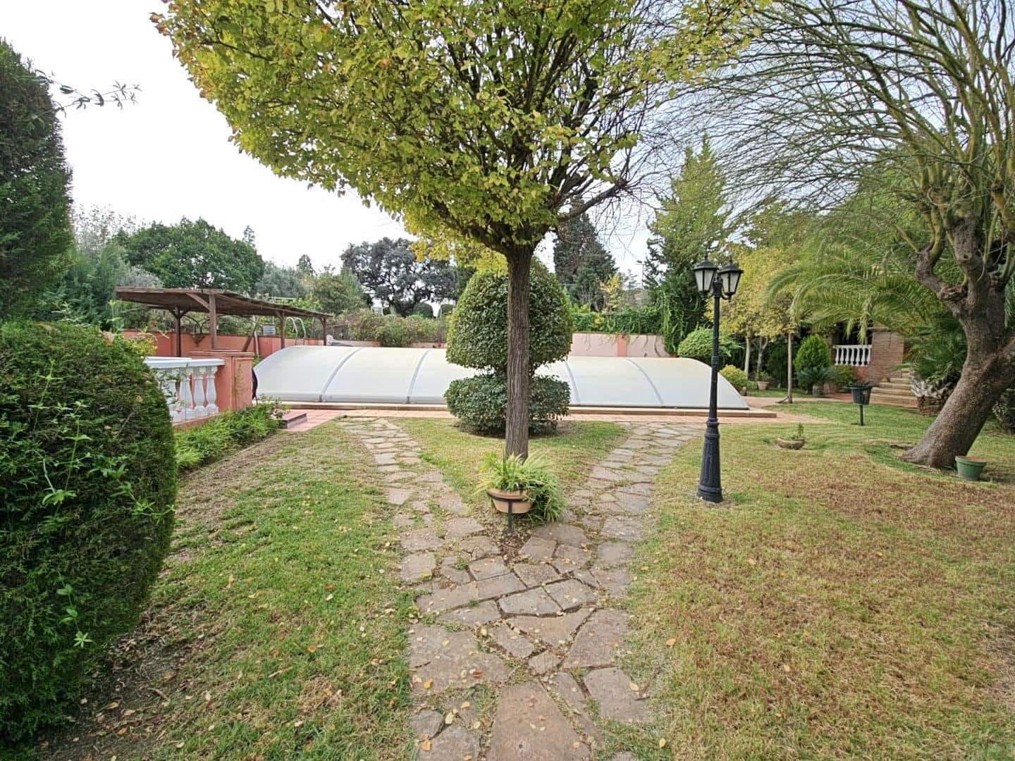 Chalet de 8 habitaciones en Córdoba ciudad en venta con piscina - 790.000 € (Ref: 9814874)