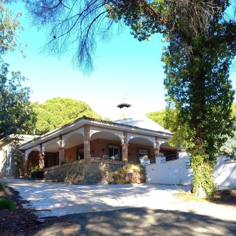 4 slaapkamer Villa te koop in Córdoba stad met zwembad - € 750.000 (Ref: 9814881)