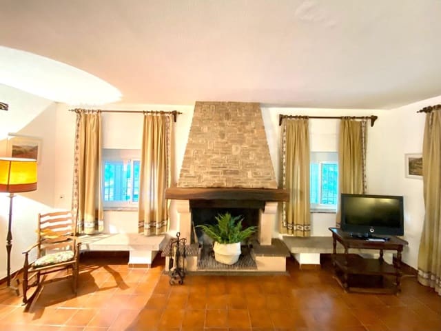 4 slaapkamer Villa te koop in Córdoba stad met zwembad - € 750.000 (Ref: 9814881)