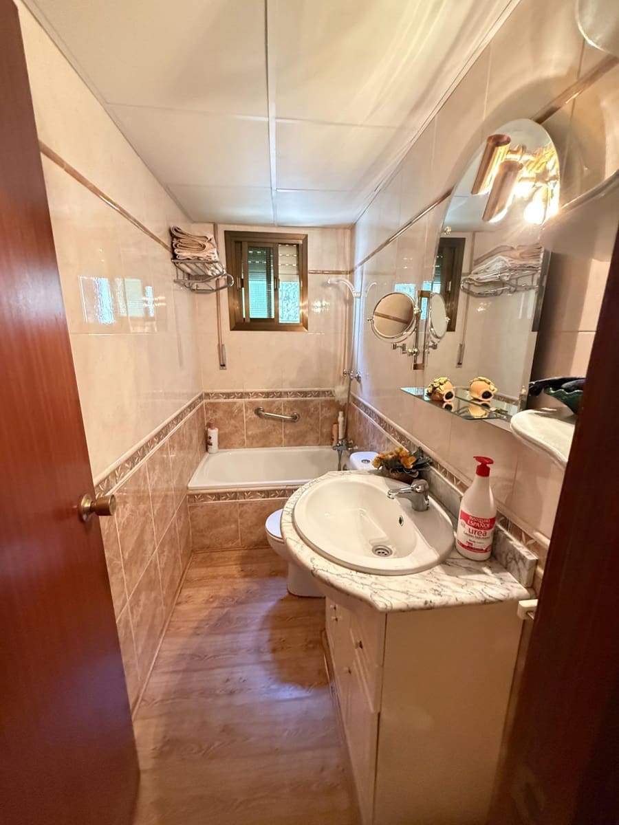 4 slaapkamer Villa te koop in Cordoba stad met zwembad - € 495.000 (Ref: 9814895)