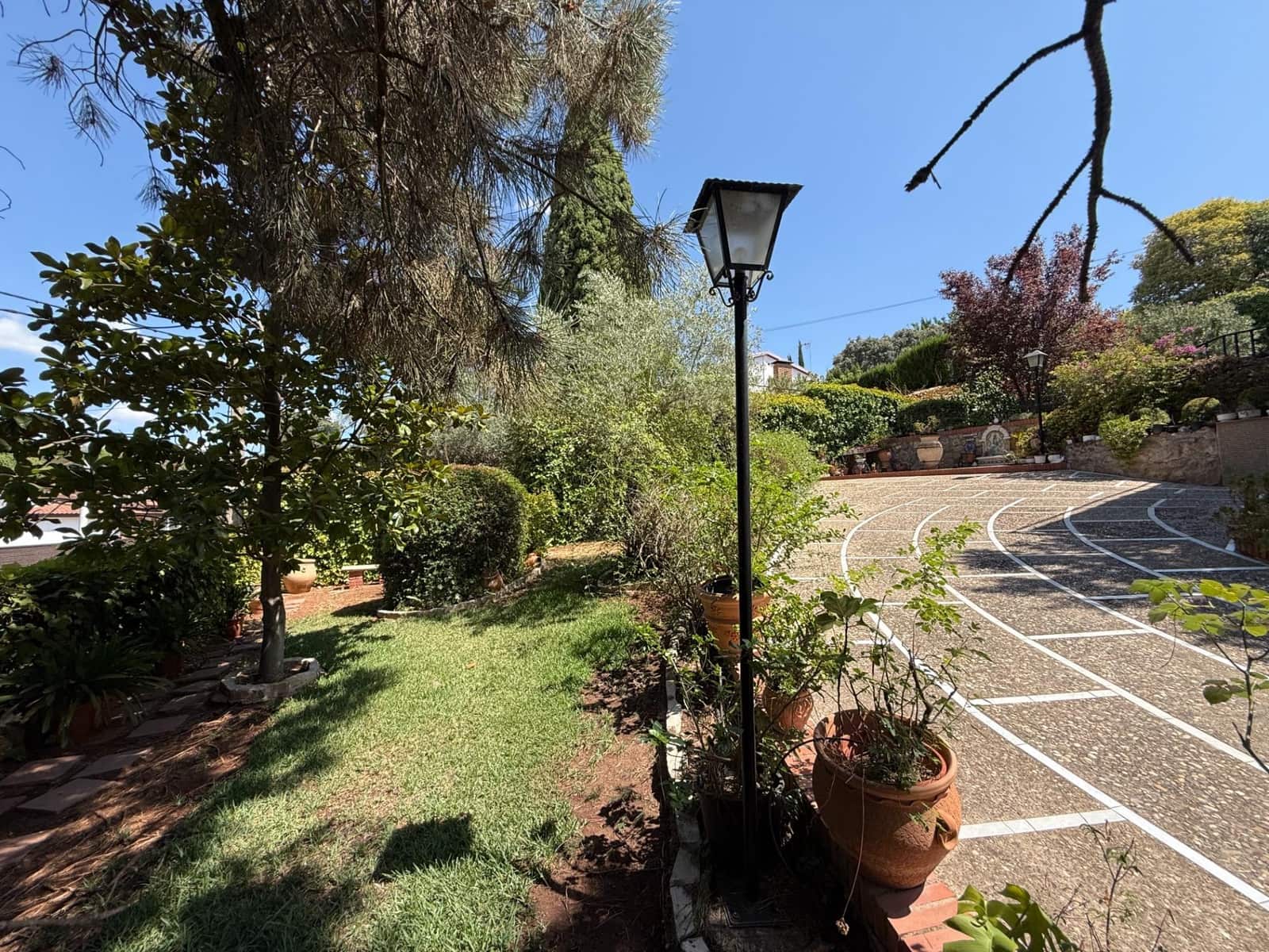 4 slaapkamer Villa te koop in Cordoba stad met zwembad - € 495.000 (Ref: 9814895)