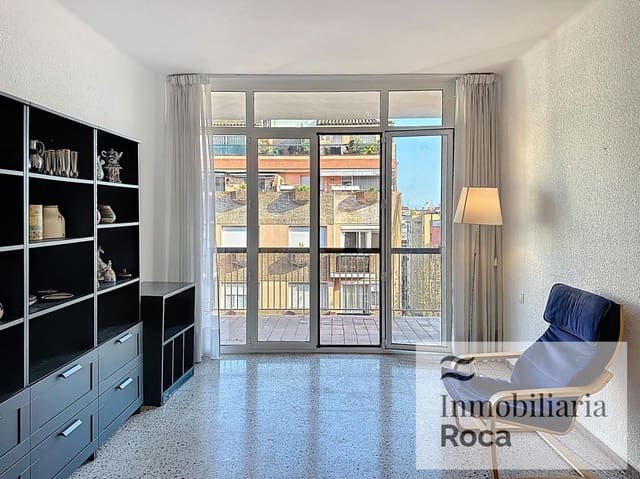 4 bedroom Apartment for sale in El Camp de L'Arpa del Clot, Barcelona city - € 530,000 (Ref: 10072606)
