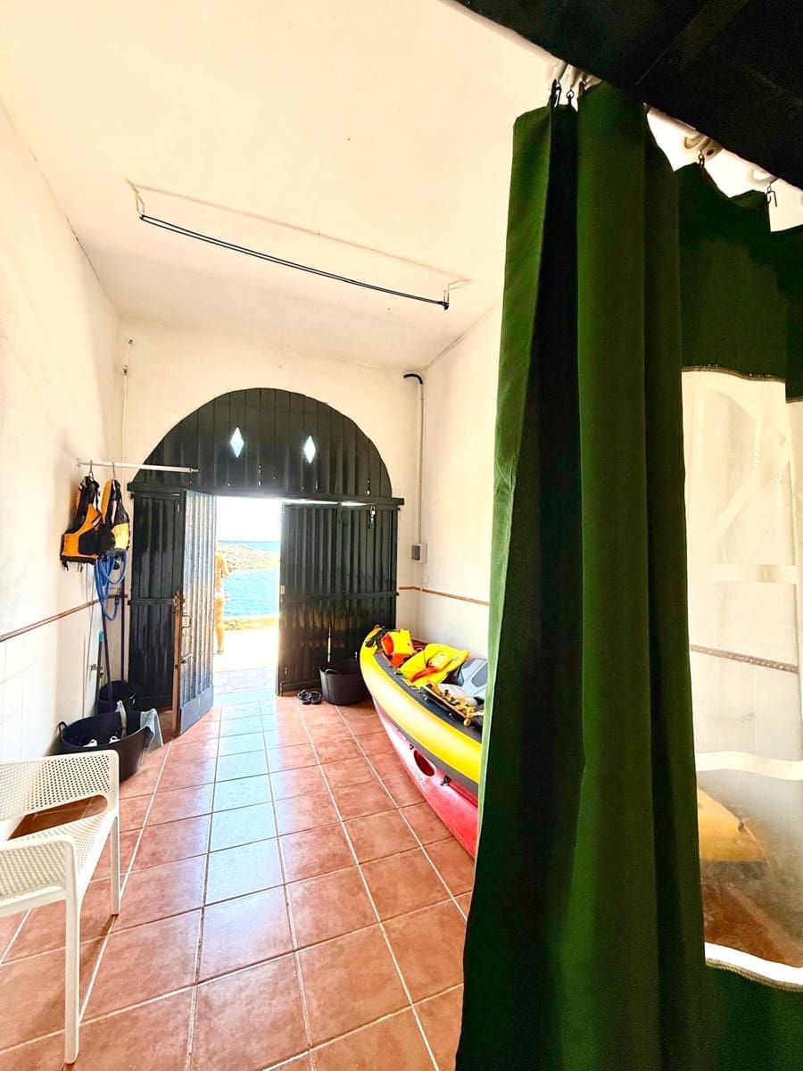 Garage à louer à San Luis / Sant Lluis - 800 € (Ref: 10081276)