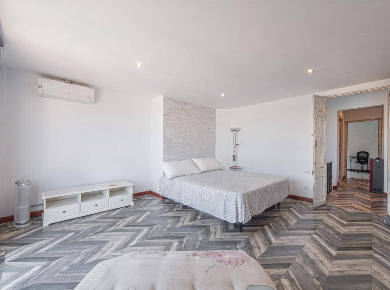 3 bedroom Townhouse for sale in Mahon / Mao with pool - € 850,000 (Ref: 9938215)