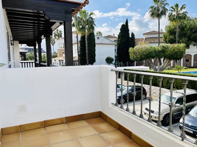 5 bedroom Townhouse for sale in Fuengirola with pool garage - € 829,000 (Ref: 6652995)