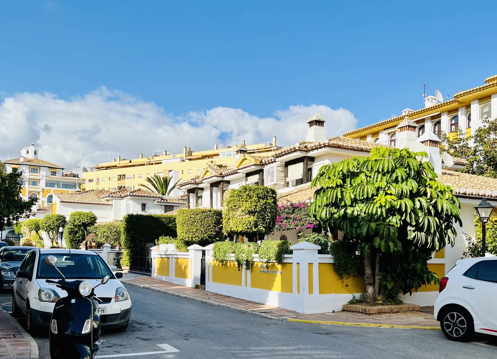 5 bedroom Townhouse for sale in Fuengirola with pool garage - € 829,000 (Ref: 6652995)