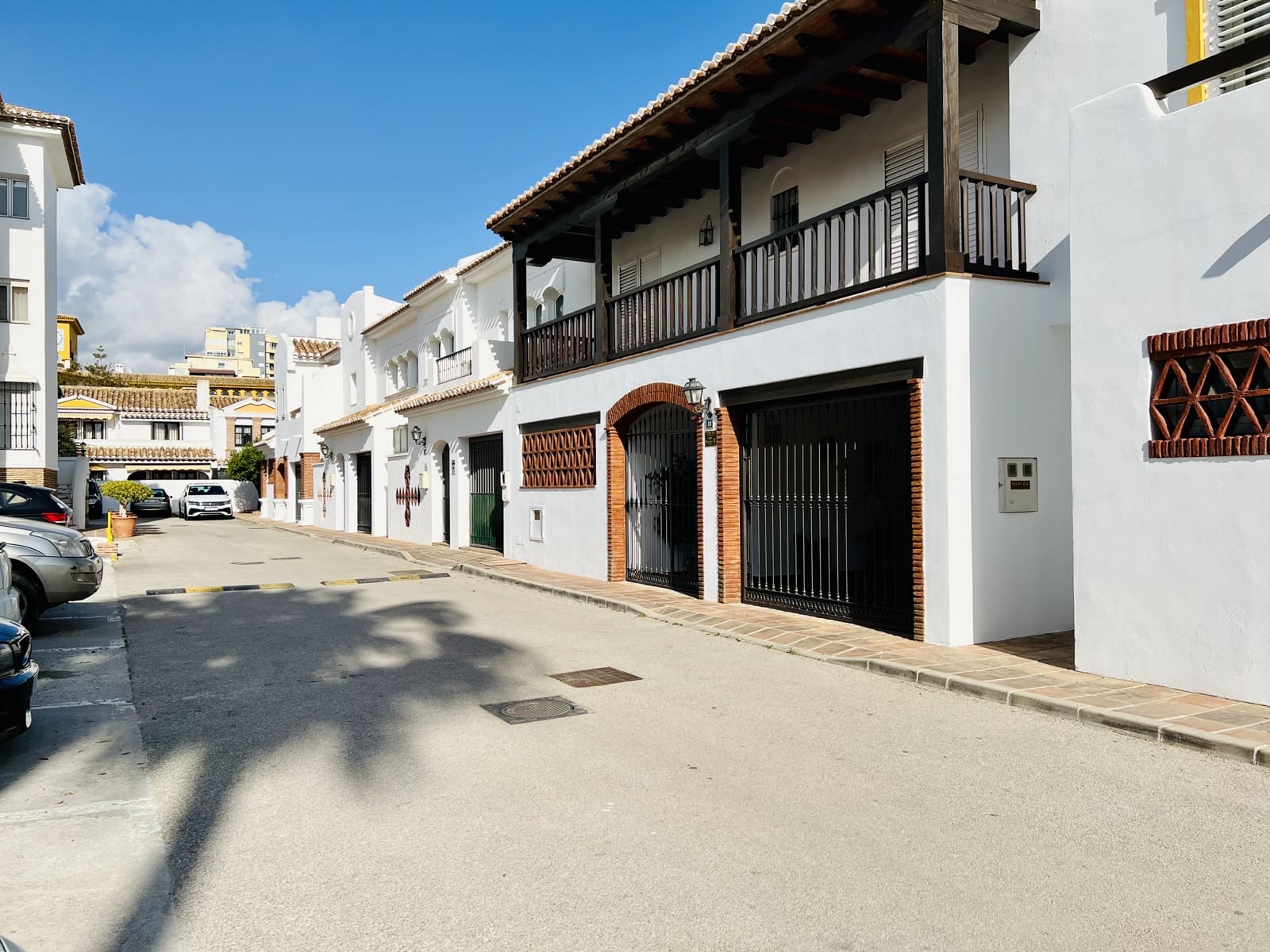 5 bedroom Townhouse for sale in Fuengirola with pool garage - € 829,000 (Ref: 6652995)