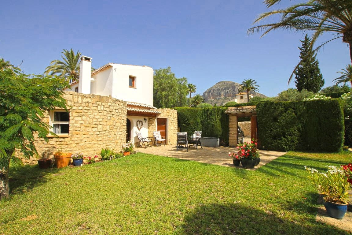 12 bedroom Villa for sale in Javea / Xabia with pool garage - € 1,590,000 (Ref: 9076434)
