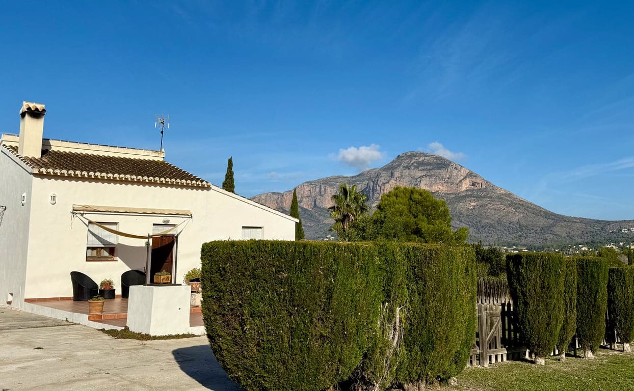 2 bedroom Villa for rent in Javea / Xabia with pool - € 1,800 (Ref: 9352972)