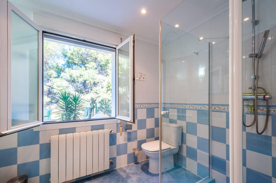 4 bedroom Villa for sale in Benissa with garage - € 795,000 (Ref: 9386536)