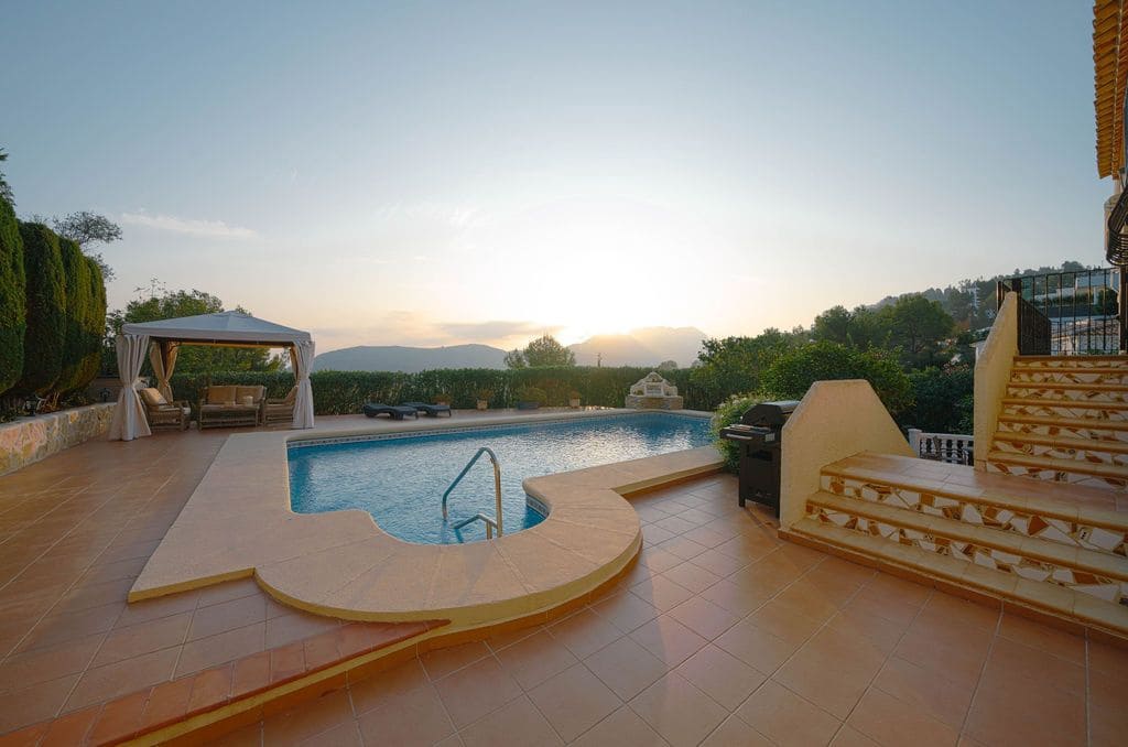 5 bedroom Villa for sale in Pedreguer with pool - € 650,000 (Ref: 9522828)