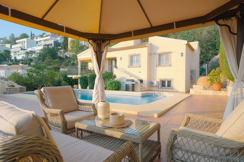 5 bedroom Villa for sale in Pedreguer with pool - € 650,000 (Ref: 9522828)
