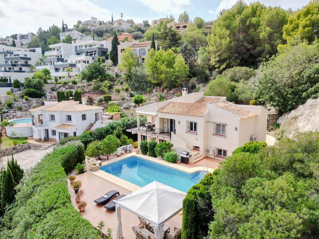 5 bedroom Villa for sale in Pedreguer with pool - € 650,000 (Ref: 9522828)