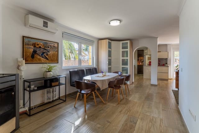 4 sypialnia Willa na sprzedaż w Dénia z basenem garażem - 659 000 € (Ref: 9571903)