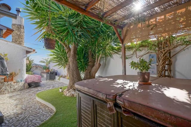 3 makuuhuone Huvila myytävänä paikassa Moraira, Teulada-Moraira mukana uima-altaan 
autotalli - 399 000 € (Ref: 9571905)