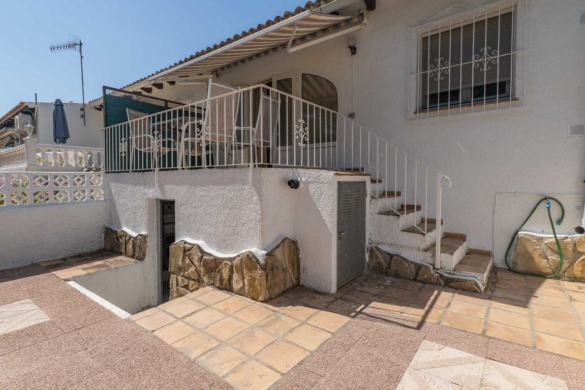 2 makuuhuone Omakotitalo myytävänä paikassa Moraira mukana uima-altaan 
autotalli - 329 000 € (Ref: 9953346)