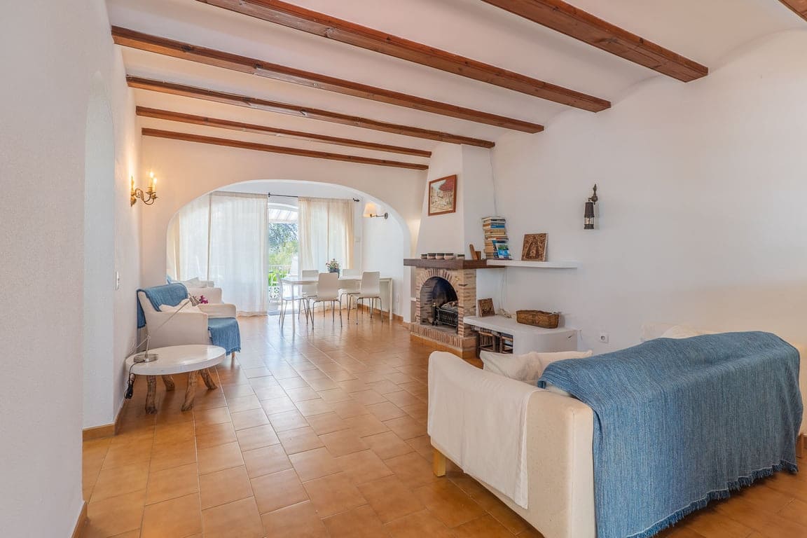 2 makuuhuone Omakotitalo myytävänä paikassa Moraira mukana uima-altaan 
autotalli - 329 000 € (Ref: 9953346)