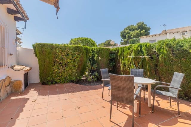 2 makuuhuone Omakotitalo myytävänä paikassa Moraira, Teulada-Moraira mukana uima-altaan 
autotalli - 329 000 € (Ref: 9953346)
