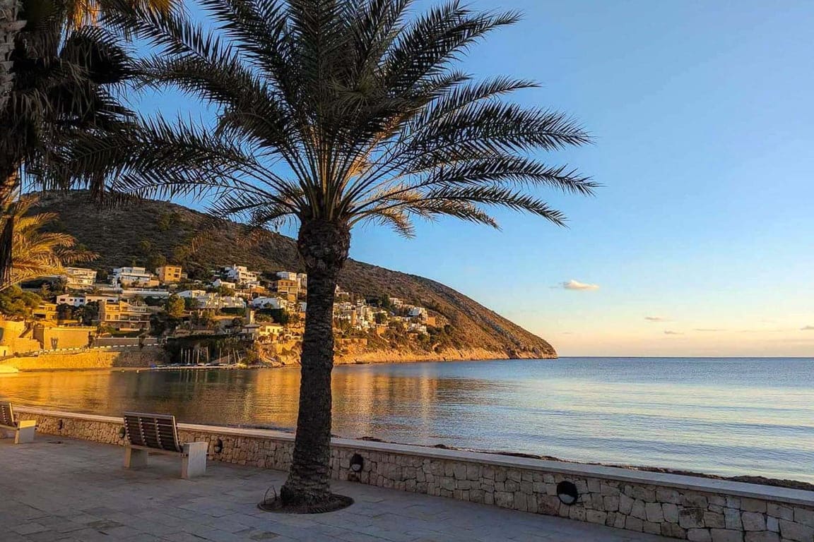 2 makuuhuone Omakotitalo myytävänä paikassa Moraira mukana uima-altaan 
autotalli - 329 000 € (Ref: 9953346)