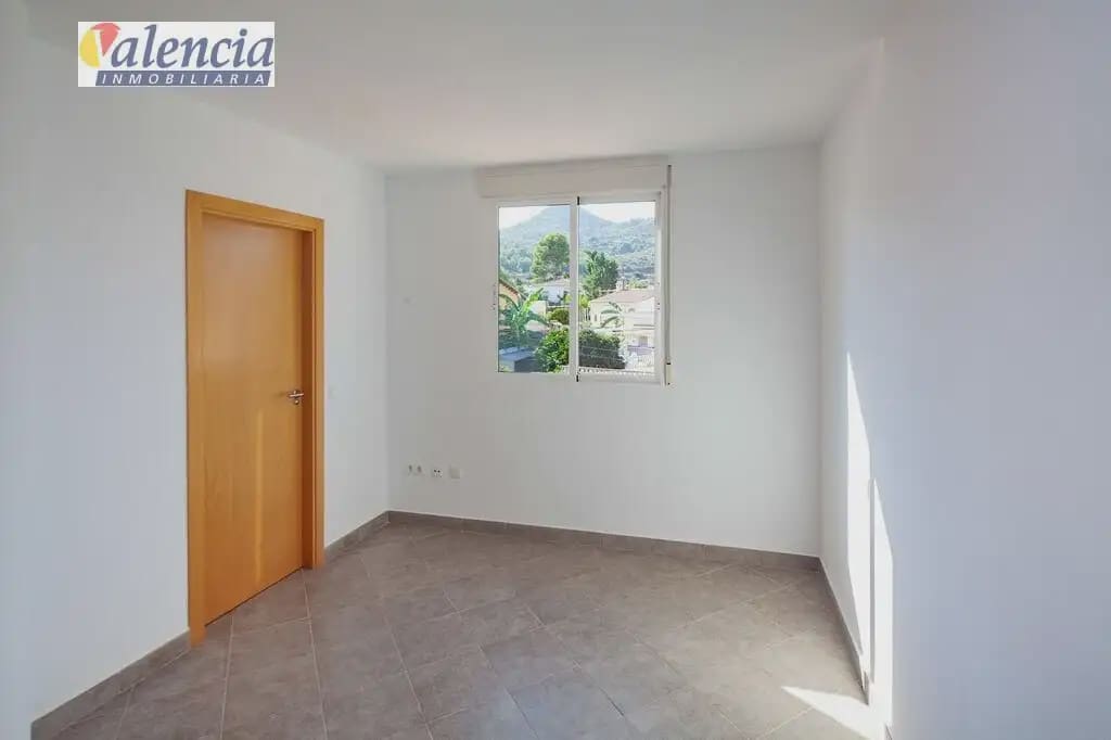 Adosado de 3 habitaciones en Gilet en venta - 300.000 € (Ref: 10007638)