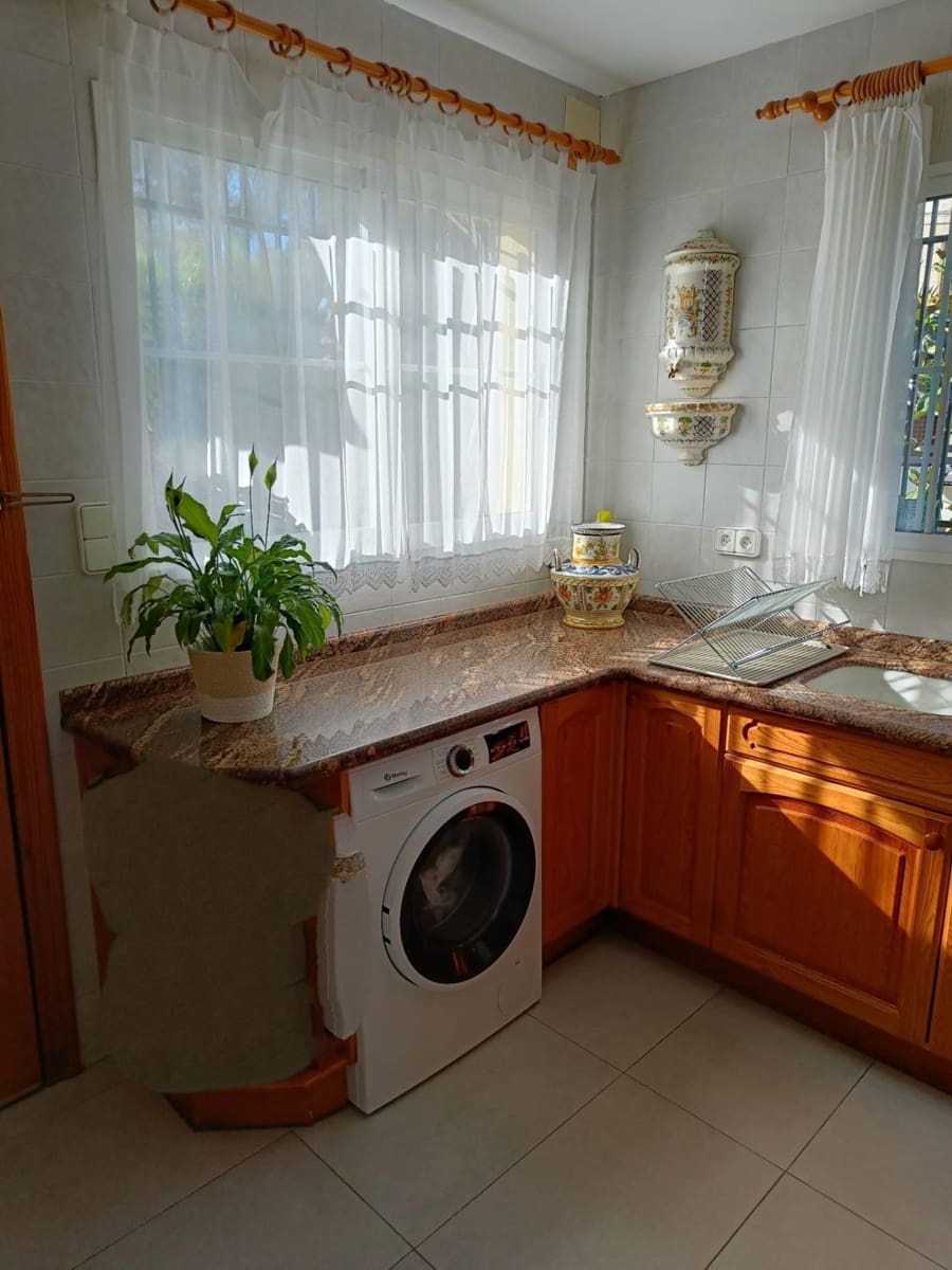 4 soveværelse Villa til salg i Torrent med swimmingpool - € 530.000 (Ref: 9215411)