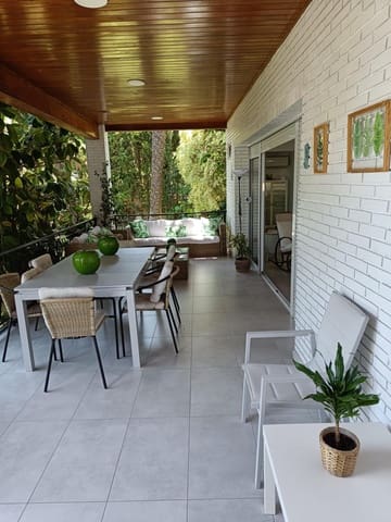 4 soveværelse Villa til salg i Torrent med swimmingpool - € 530.000 (Ref: 9215411)