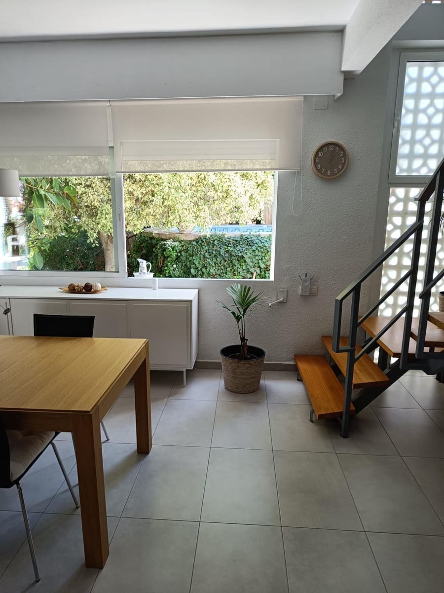 4 soveværelse Villa til salg i Torrent med swimmingpool - € 530.000 (Ref: 9215411)