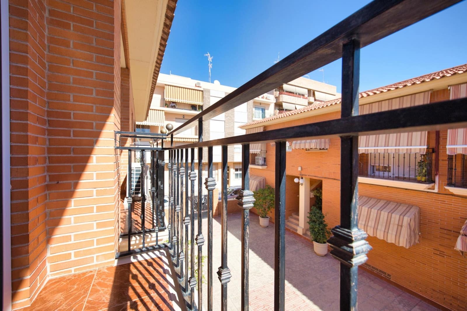 4 bedroom Terraced Villa for sale in San Vicente / Sant Vicent del Raspeig - € 328,500 (Ref: 10111918)