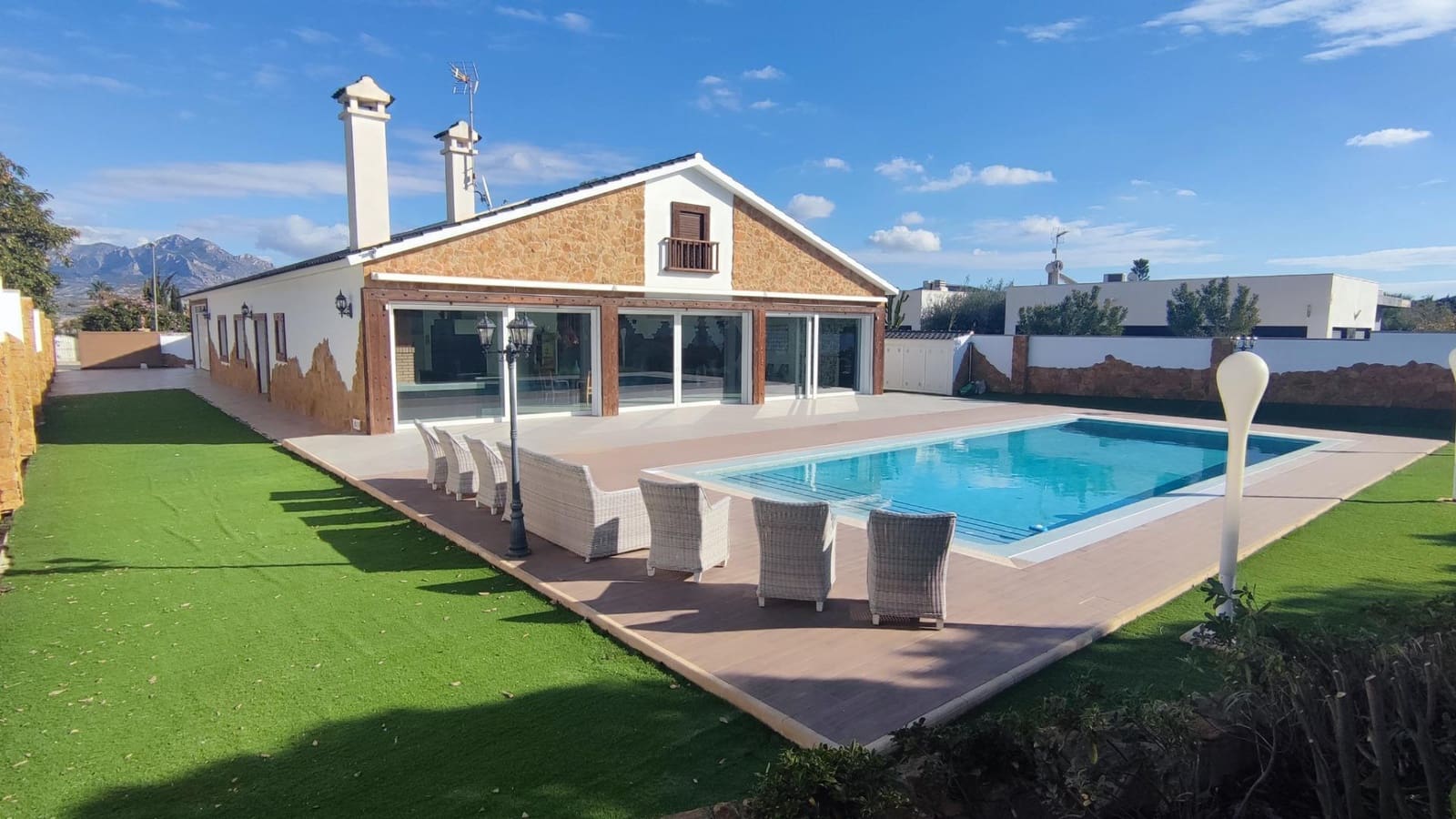 5 chambre Villa/Maison à vendre à Muchamiel / Mutxamel avec piscine garage - 690 000 € (Ref: 10115723)