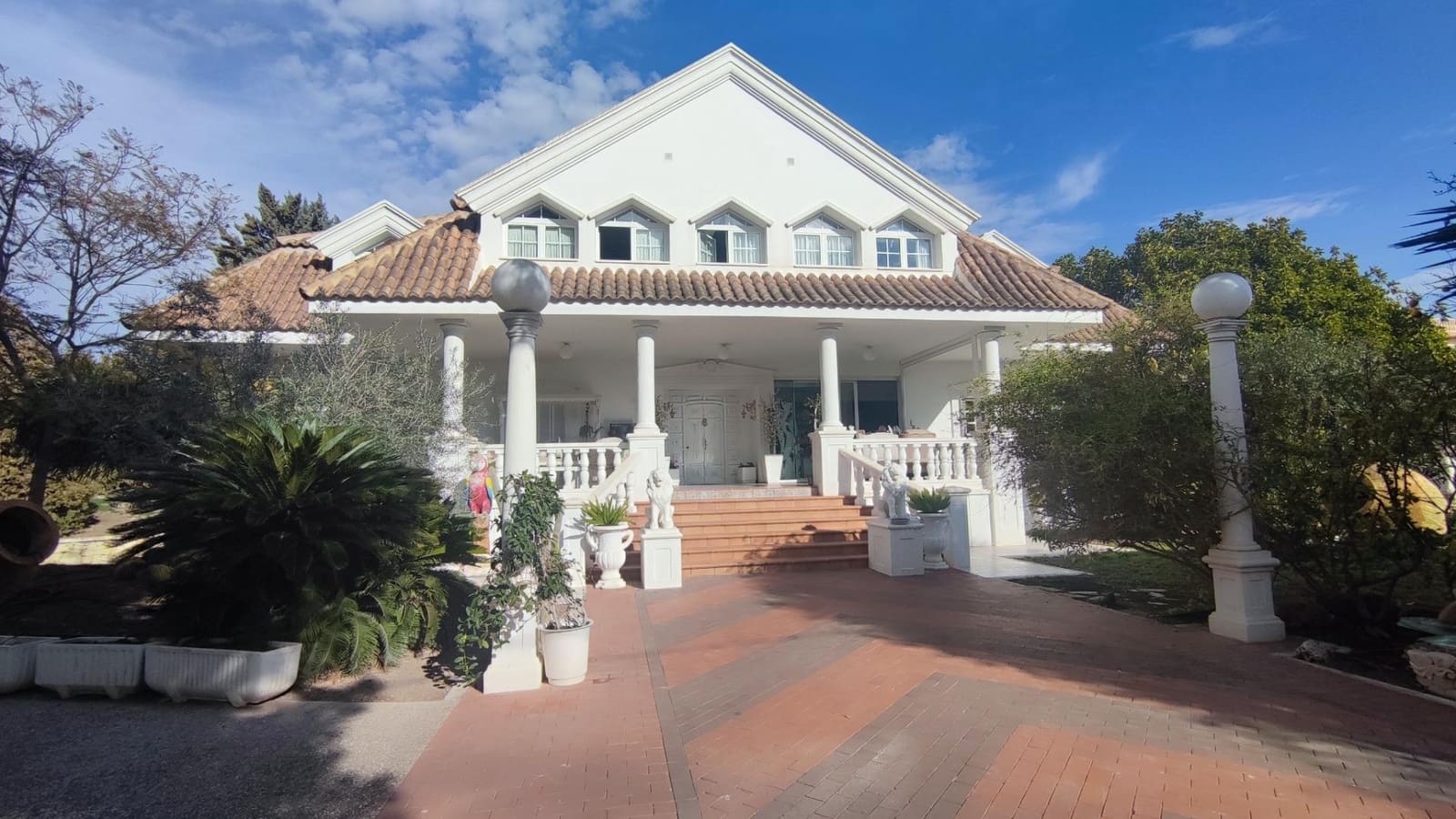 5 slaapkamer Villa te koop in San Vicente / Sant Vicent del Raspeig met zwembad garage - € 950.000 (Ref: 10115725)