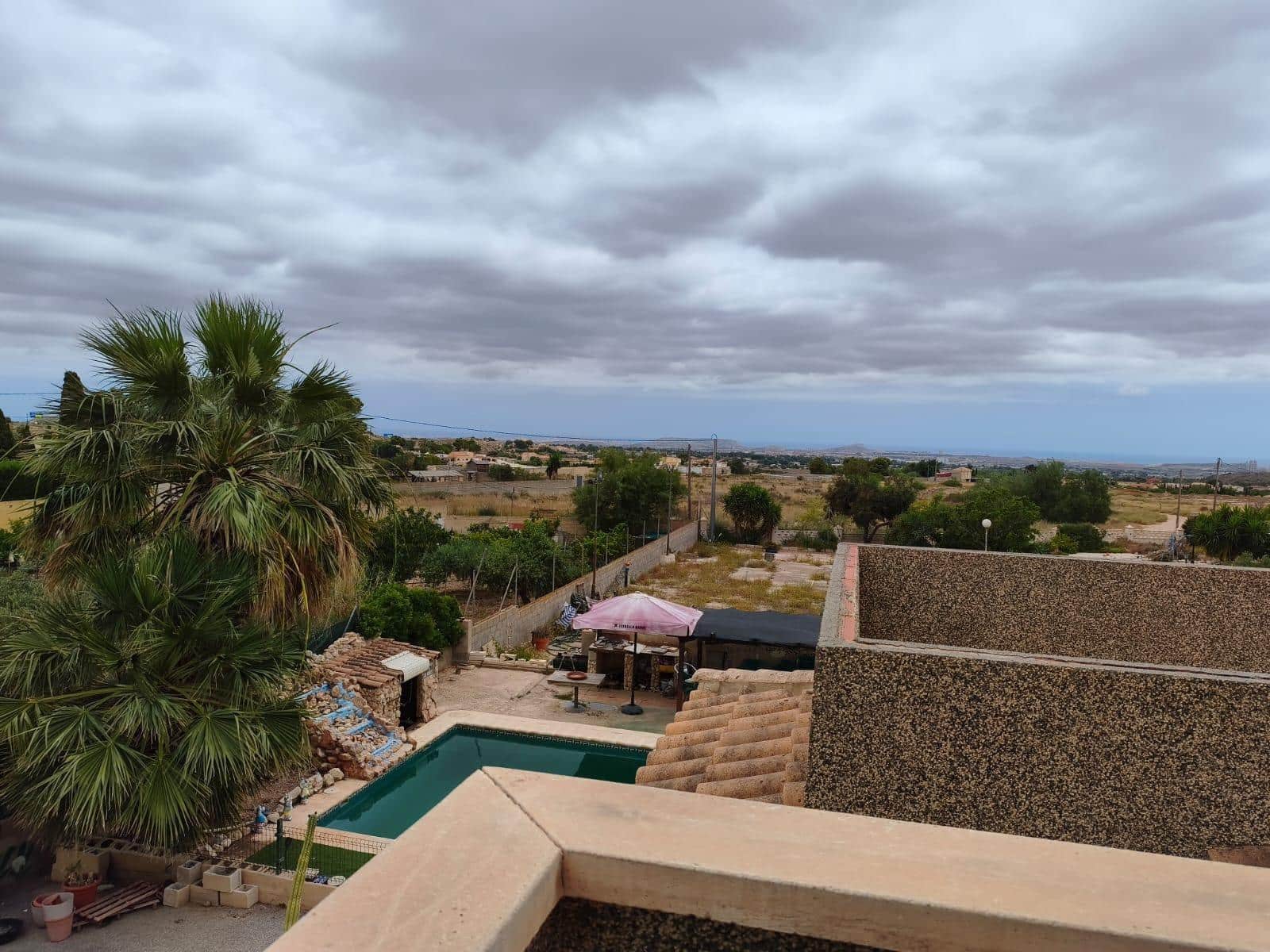 3 bedroom Villa for rent in Moralet with pool garage - € 2,000 (Ref: 10161582)