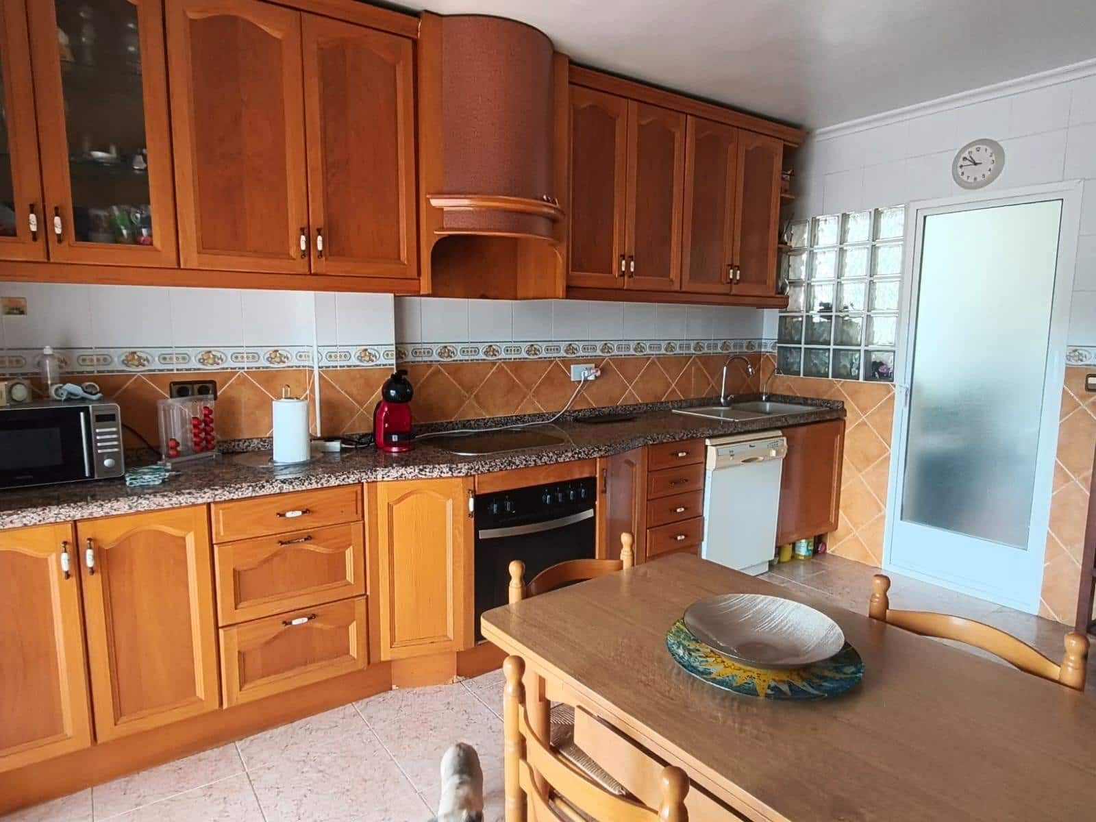 3 bedroom Villa for rent in Moralet with pool garage - € 2,000 (Ref: 10161582)