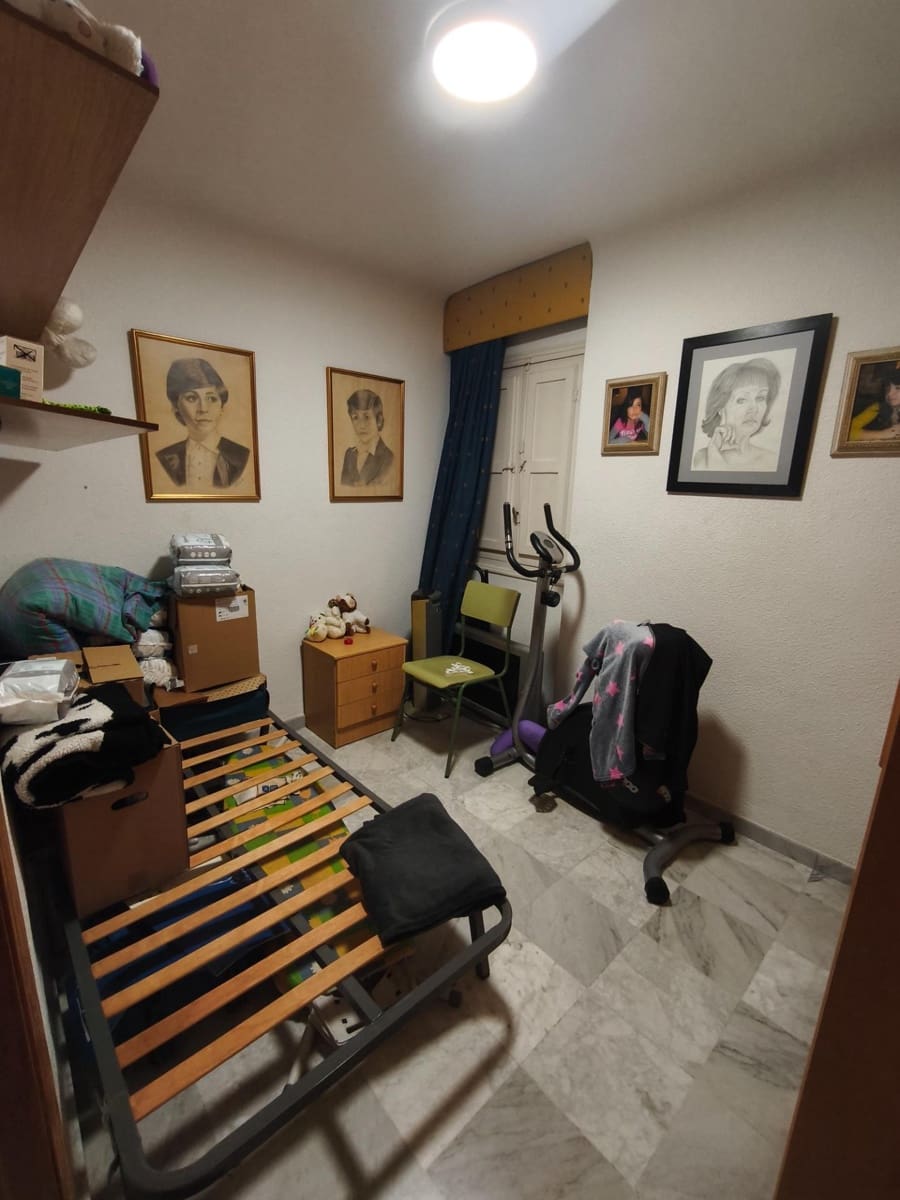 3 soveværelse Lejlighed til salg i Alicante by - € 150.000 (Ref: 10168543)