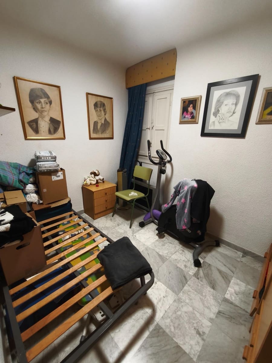3 soveværelse Lejlighed til salg i Alicante by - € 150.000 (Ref: 10168543)