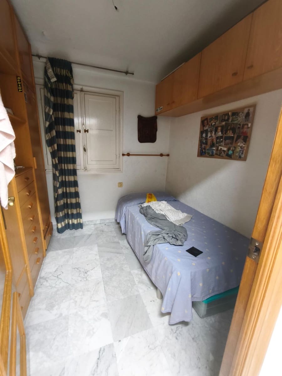 3 soveværelse Lejlighed til salg i Alicante by - € 150.000 (Ref: 10168543)