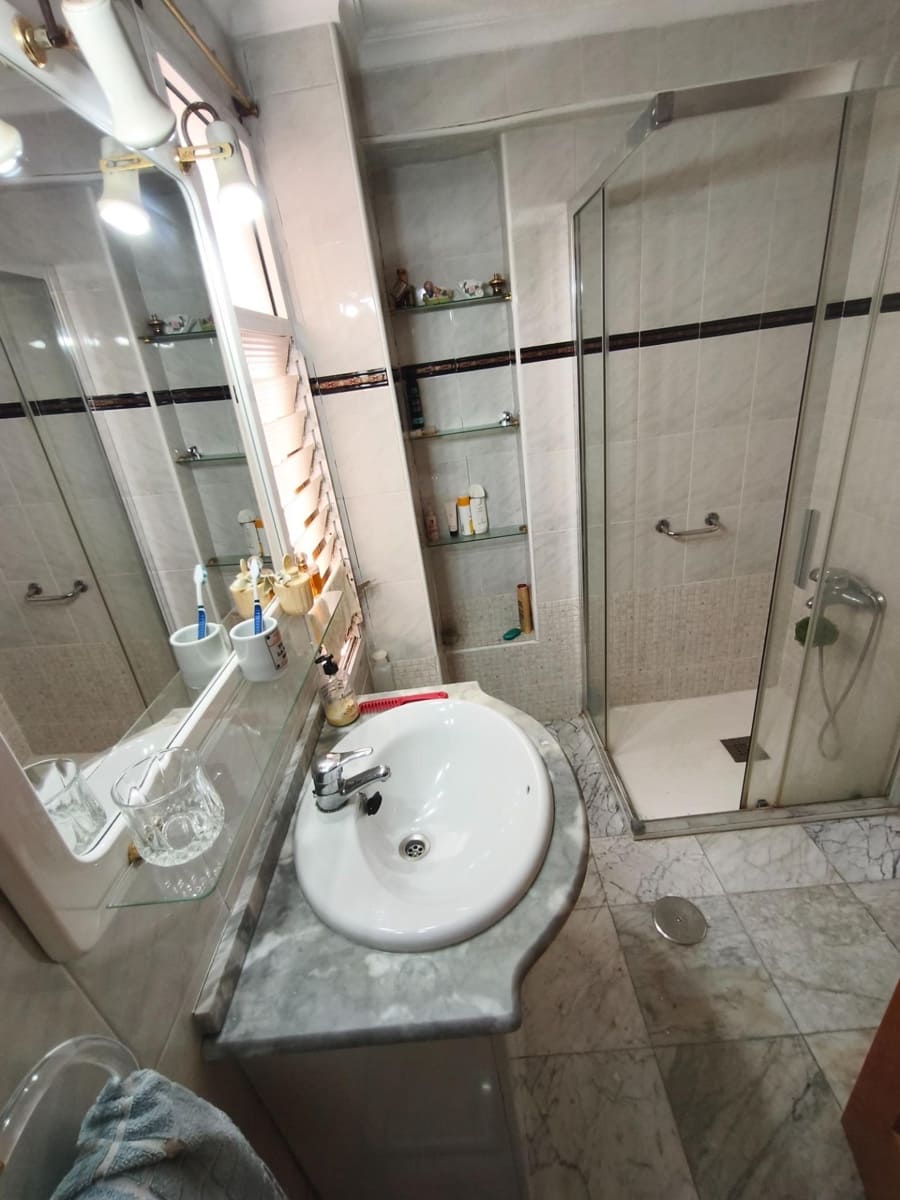 3 soveværelse Lejlighed til salg i Alicante by - € 150.000 (Ref: 10168543)
