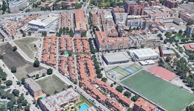3 bedroom Terraced Villa for rent in Granada city with garage - € 1,200 (Ref: 9112731)
